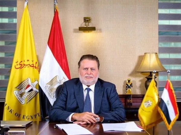محافظ البنك المركزي يؤكد الالتزام بمواصلة سياسة سعر الصرف المرن بما يسمح للعملة بامتصاص الصدمات الخارجية