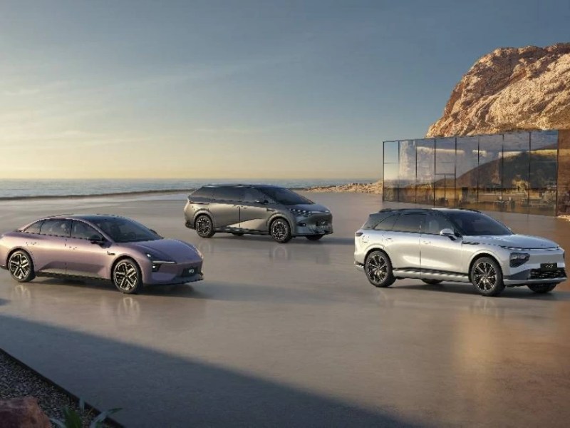 «راية أوتو» تفتتح أحدث صالة عرض ومركز خدمة متخصص فى السيارات الكهربائية