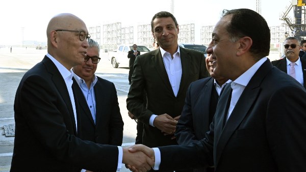 بدء الاحتفال بالتشغيل التجاري لمحطة البحر الأحمر لتداول الحاويات بحضور رئيس الوزراء