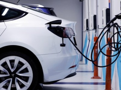 “بي واي دي” الصينية تسحب البساط من “تسلا” وتتربع على قمة صناعة السيارات الكهربائية