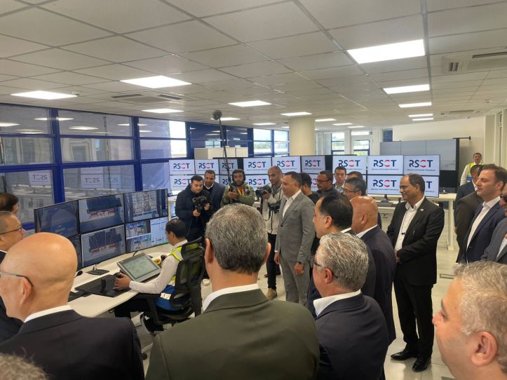 مدبولي يشهد عمليات مركز التحكم عن بعد لمحطة البحر الأحمر لتداول الحاويات