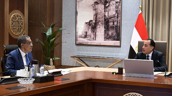 رئيس الوزراء يستعرض مع وزير الدولة للإعلام “خطة عمل” المرحلة المقبلة