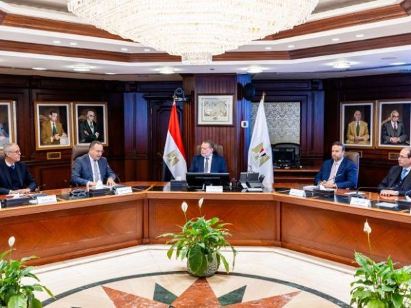 محافظ البنك المركزي المصري يبحث مع وزير التعليم العالي تعزيز التعاون المشترك