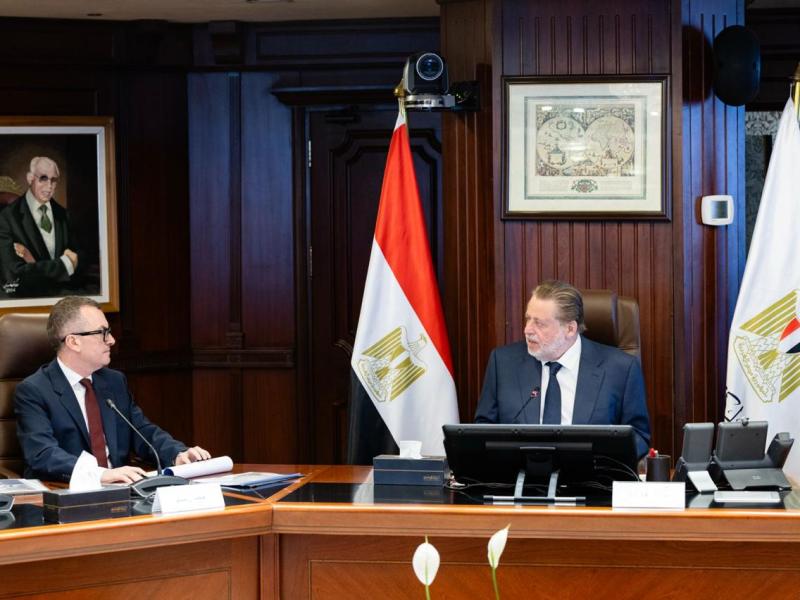 محافظ البنك المركزي المصري يبحث مع وزير التخطيط والتنمية الاقتصادية أوجه التعاون المشترك