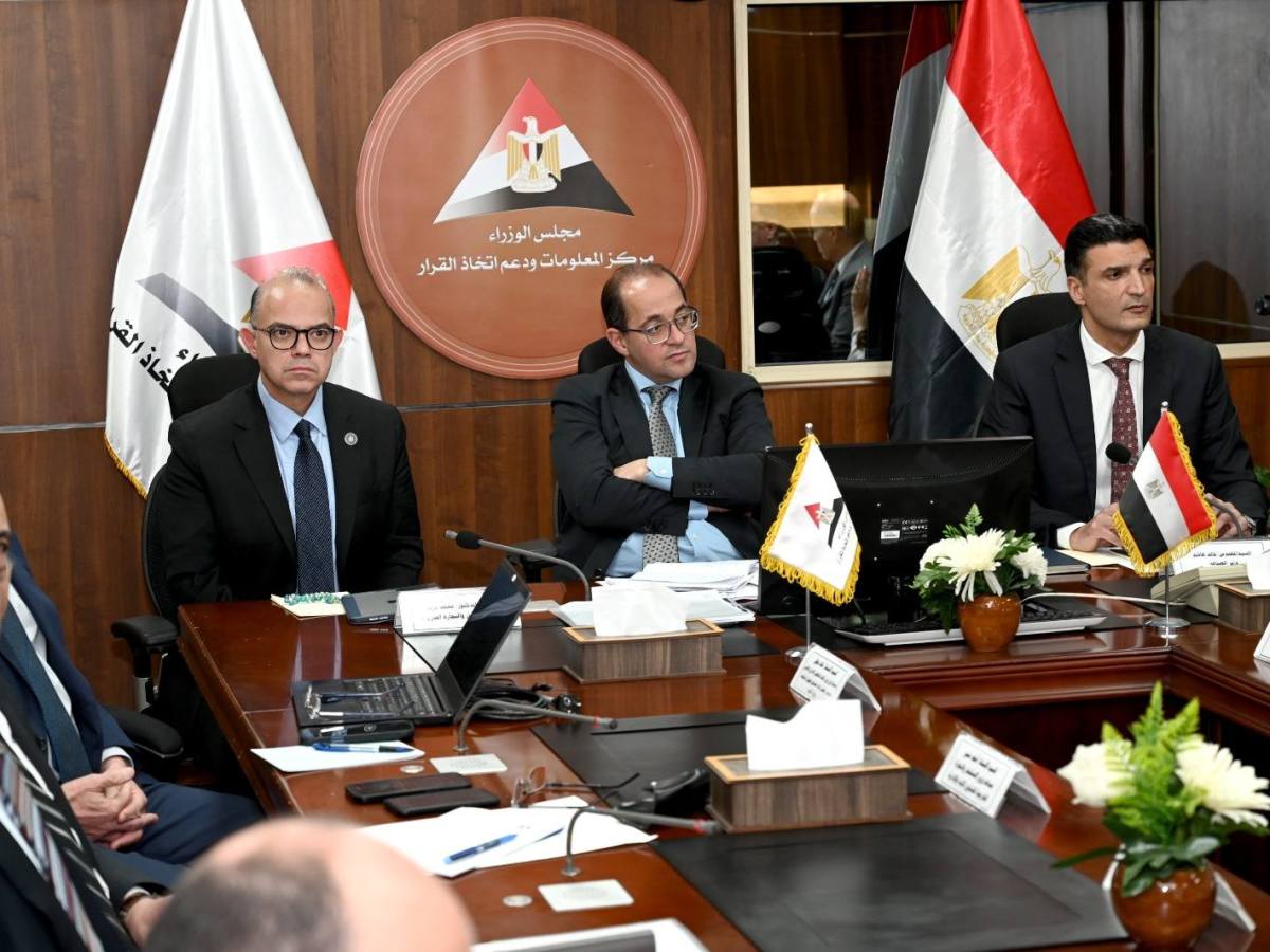 وزراء الصناعة والاستثمار والتجارة الخارجية والمالية يبحثون توصيات مجموعة العمل المشكلة لمراجعة البرنامج الوطني لتنمية صناعة السيارات