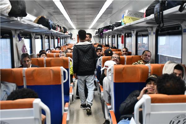 إقبال جماهيري ملحوظ على “قطار النزهة” لقضاء عطلة شم النسيم بالإسكندرية