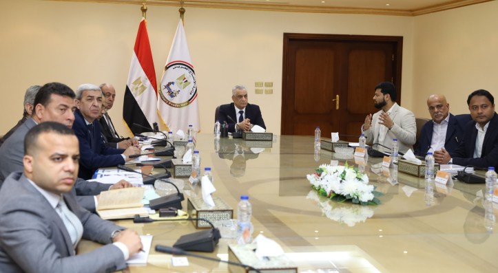 وزير الإنتاج الحربي يبحث ممثلي شركة “باراسون للأنظمة المتقدمة” الهندية التعاون الاستراتيجي في مجالات التصنيع المختلفة