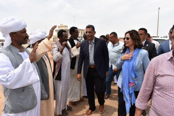 وزيرة الثقافة تلتقي ممثلي قبائل شلاتين وتعلن اختيار الفرق المتميزة لتقديم الفلكلور الخاص بالمنطقة عالميًا