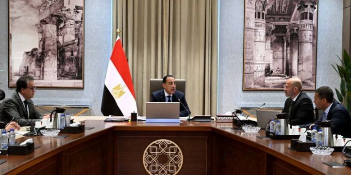 رئيس الوزراء يستعرض مقترحًا لتنفيذ مشروع مدينة المستشفيات والمعاهد الطبية بالعاصمة الجديدة