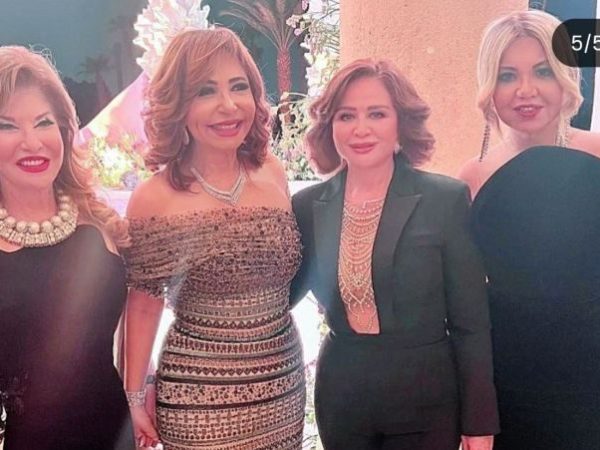 بإطلالة لافته.. الفنانة إلهام شاهين تنشر صور جديدة لها عبر حسابها الشخصي