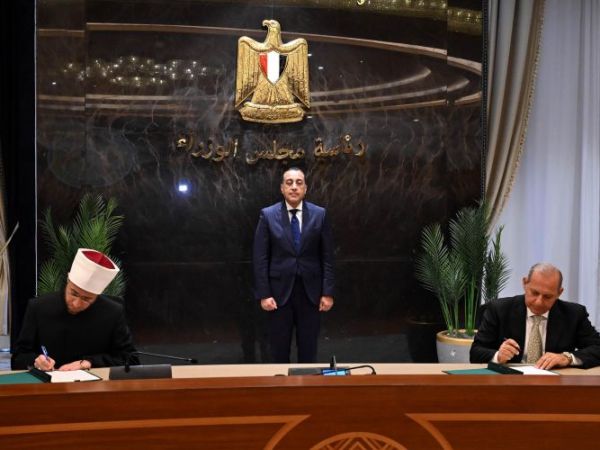 لتقسيط صكوك الأضاحي بدون فوائد .. بنك مصر يوقع اتفاقية مع وزارة الأوقاف للتيسير على المواطنين  
