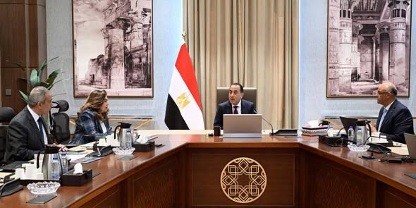 رئيس الوزراء يتابع موقف تنفيذ المشروعات التنموية والخدمية بمحافظة الإسكندرية