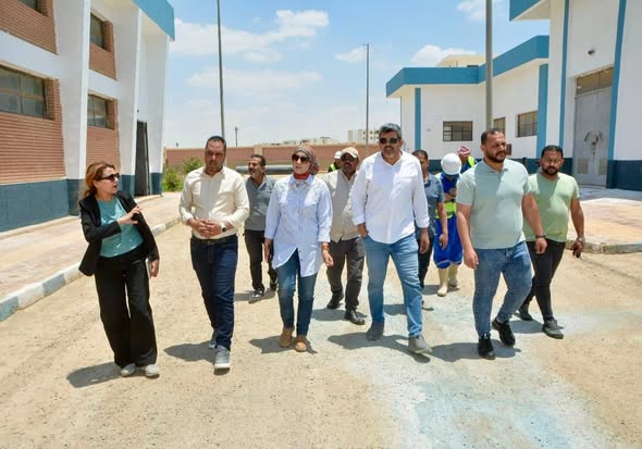 وزيرة الإسكان تتابع أعمال تطوير ورفع كفاءة الطرق والمرافق بالمناطق الصناعية بمدينتي السادات والسويس الجديدة