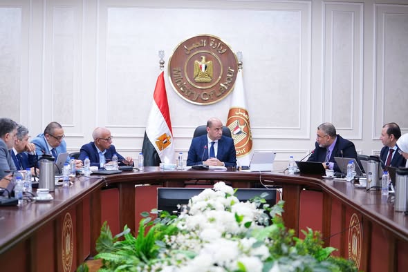 وزير العمل يترأس اجتماع المجلس الأعلى للتشاور الاجتماعي