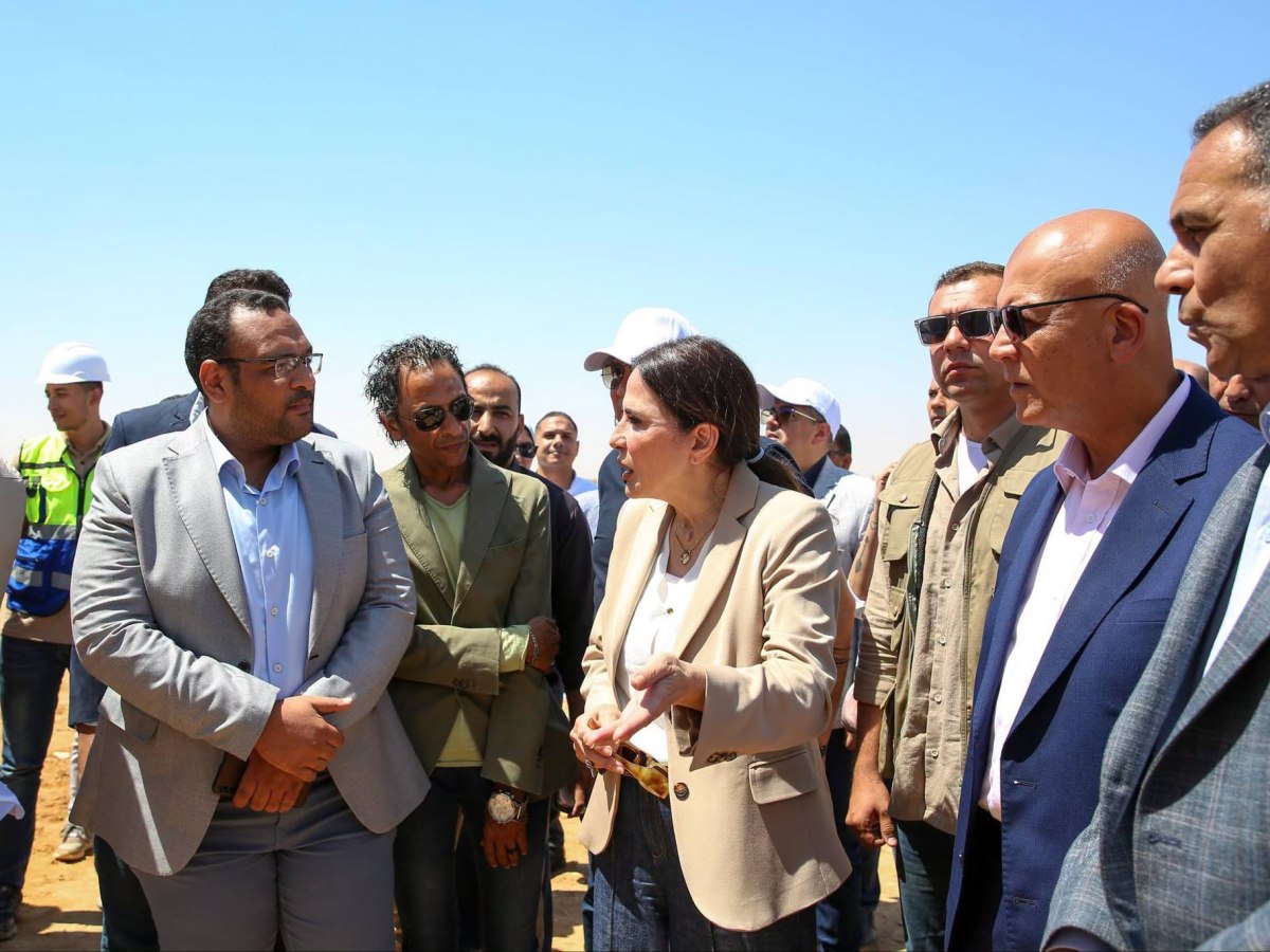 وزيرة الإسكان تتوجه إلى الحي المتميز بمدينة بدر لمتابعة الأعمال الجارية