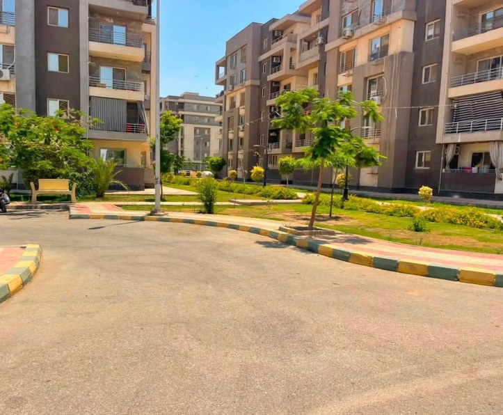 وزيرة الإسكان تتابع تنفيذ عدد من المشروعات بمدينة العاشر من رمضان