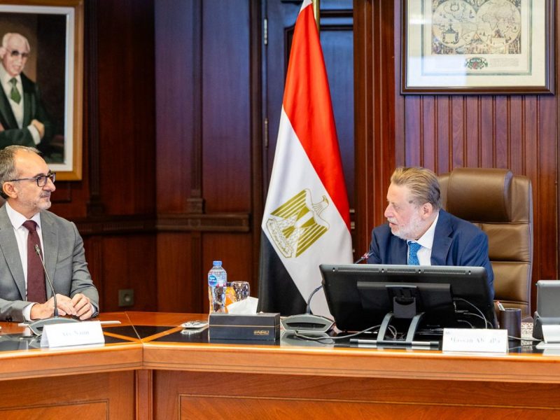 محافظ البنك المركزي يبحث مع المدير الجديد لقسم شمال إفريقيا بمؤسسة التمويل الدولية سبل التعاون المشترك